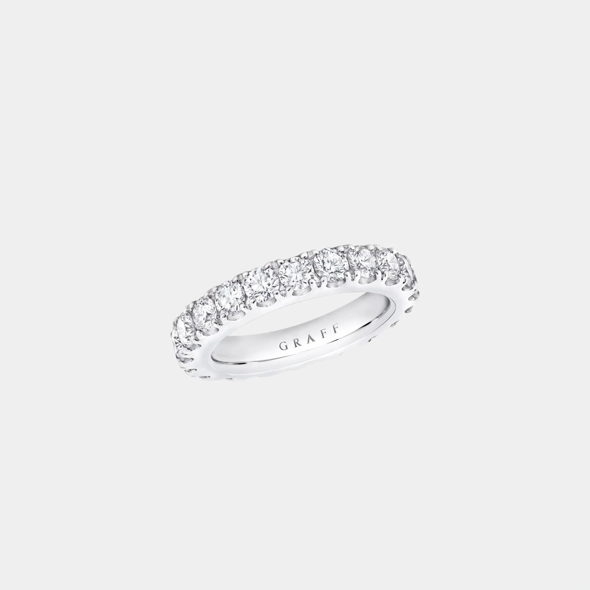 Classic Graff Castle Set Round Diamond Wedding Band