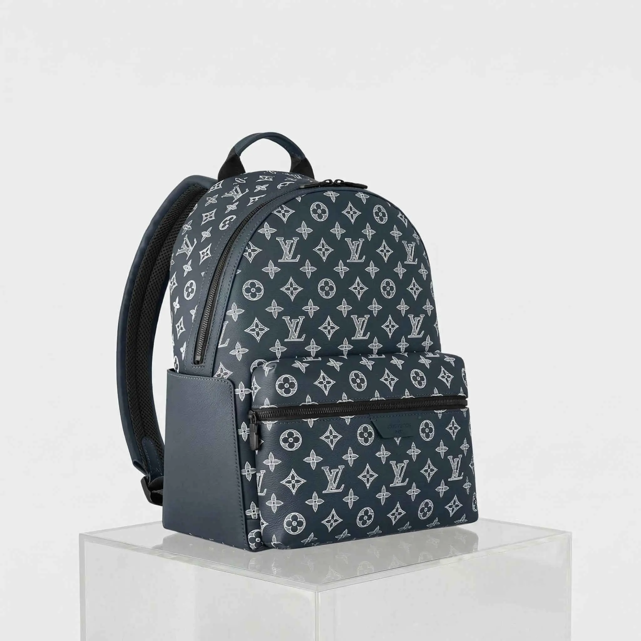 Discovery Backpack Monogram Shadow Leather - Image 8