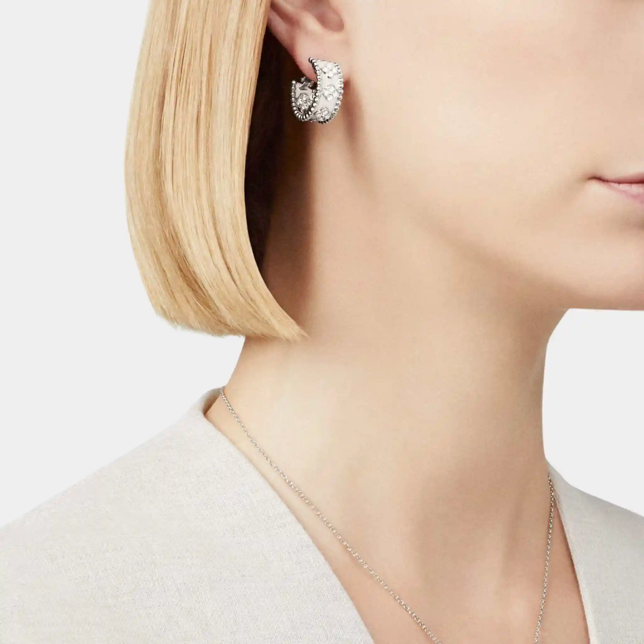 Perlée Clovers Hoop Earrings White Gold Diamond - Image 2